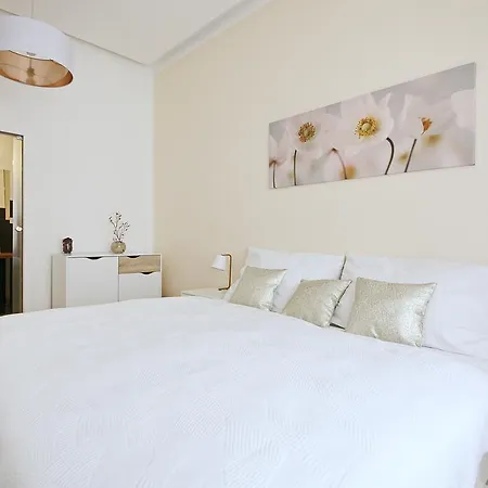 Luxury Center Apt. Charles Bridge Walking Distance Apartment